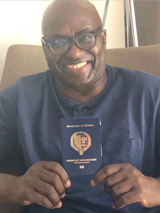 Un Passeport Diplomatique pour Achille Mbembe
